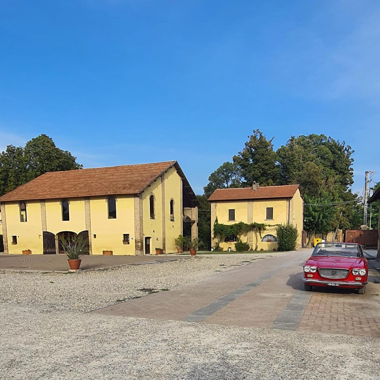 Agriturismo Le Corti Della Gualdana Voghera Bagian luar foto