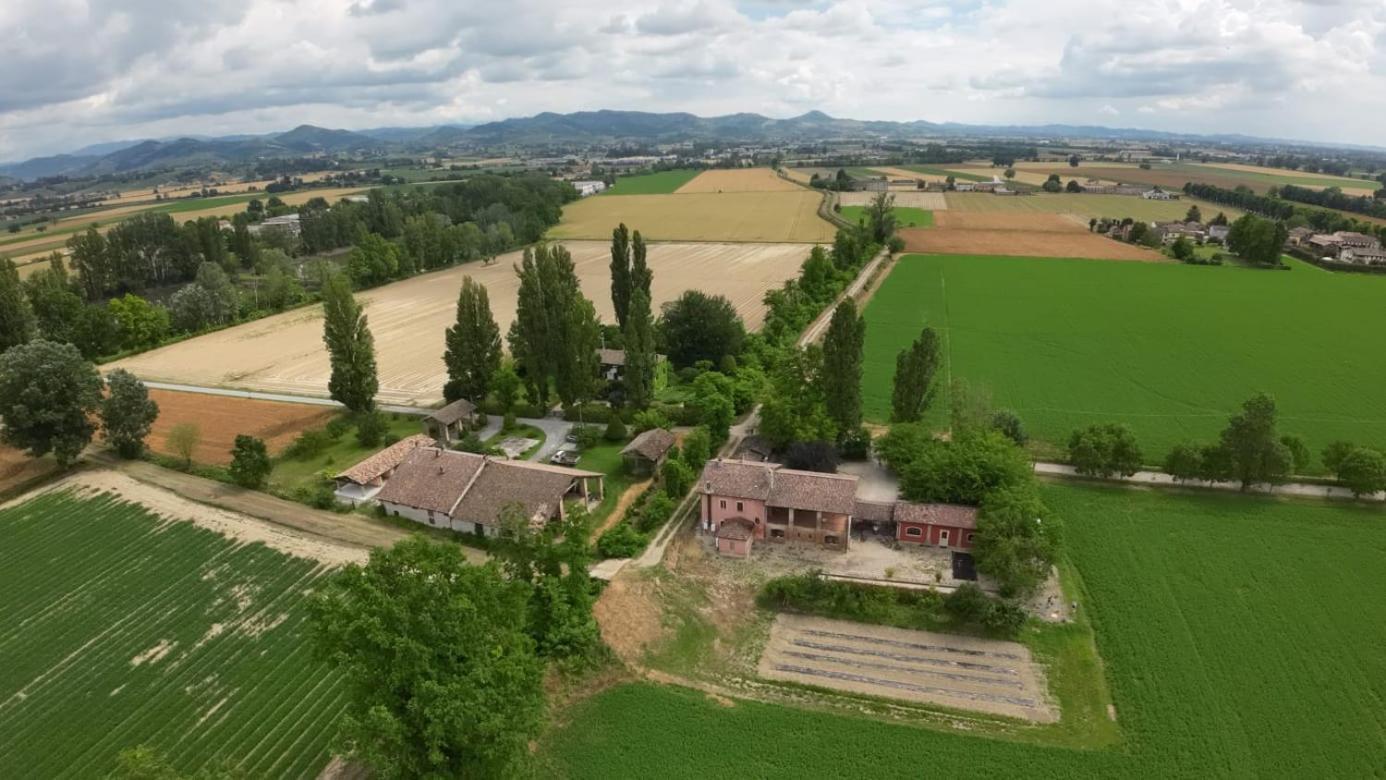 Agriturismo Le Corti Della Gualdana Voghera Bagian luar foto