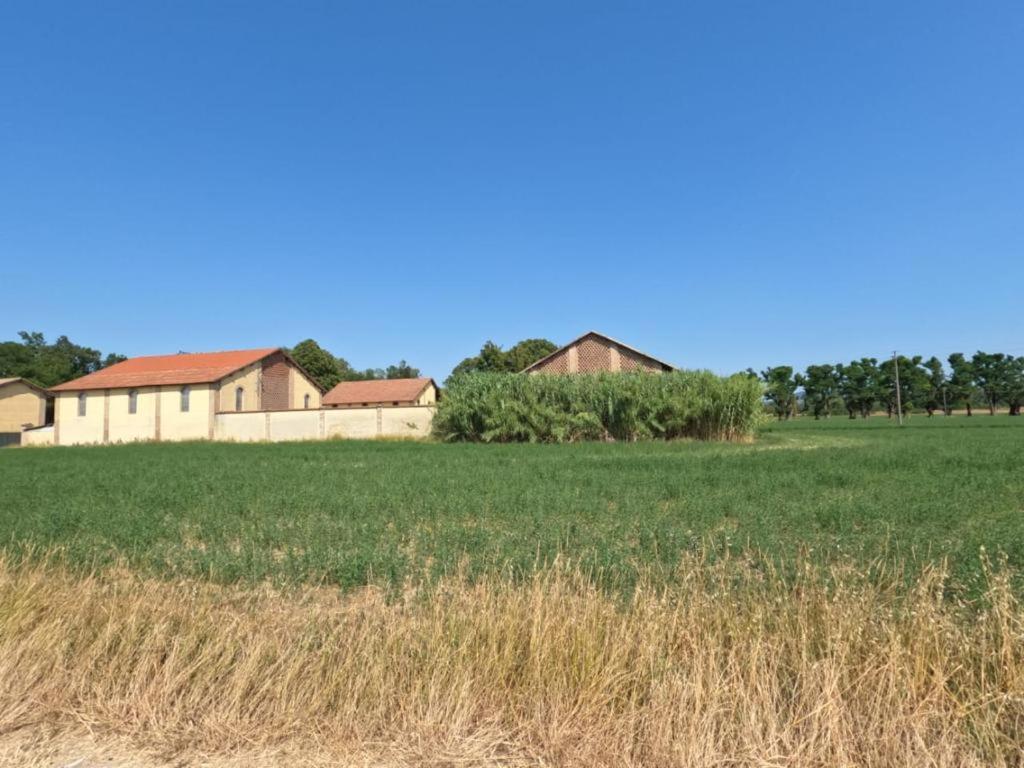 Agriturismo Le Corti Della Gualdana Voghera Bagian luar foto